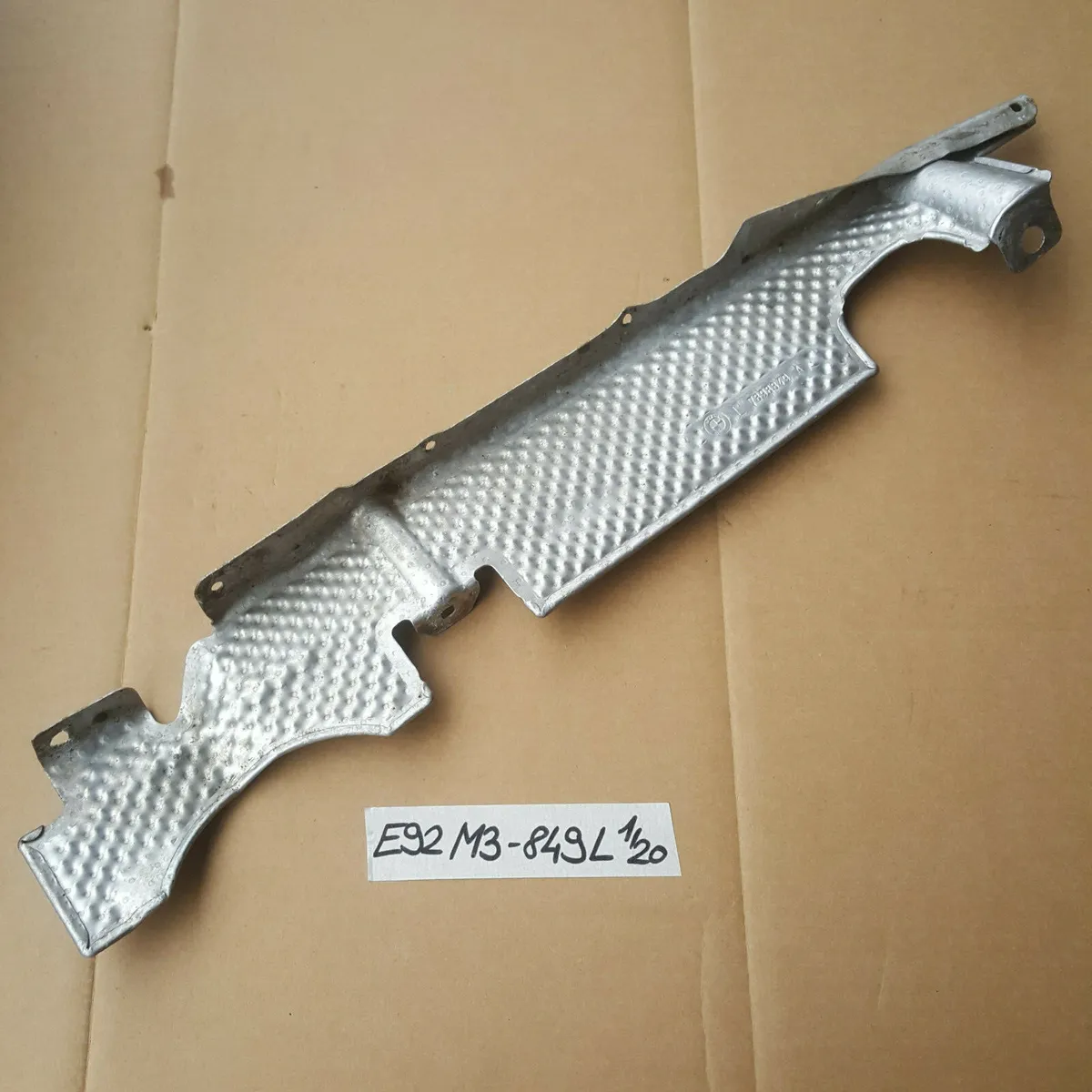 BMW E90 E92 E93 M3 Hitzeblech Wärmeisolierung Unterbodenverkleidung 7898849
