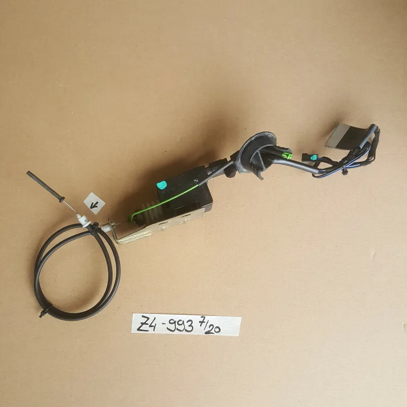 BMW Z4 E85 Stellantrieb Tank Klappe 8377426 Verriegelung Einfüllklappe 8385993