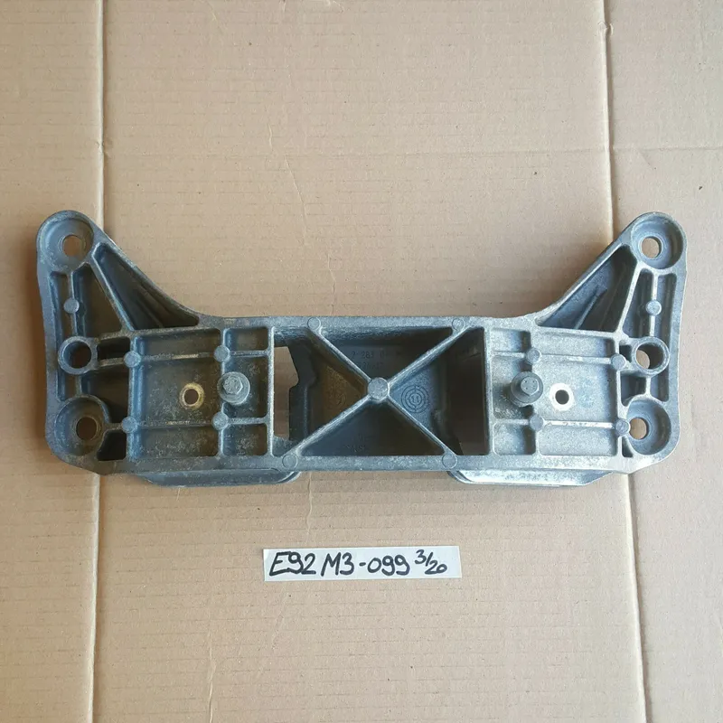 BMW E90 E92 E93 M3 Getriebeträger 2283099 Getriebe Halter Träger DKG