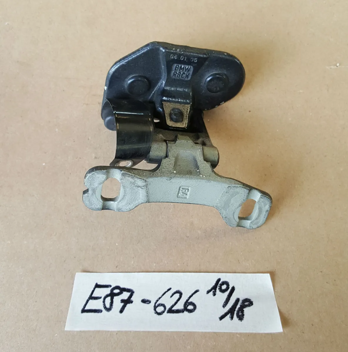 BMW E87 E81 Scharnier für Heckklappe 7060626 Heckdeckel Gelenk RECHTS