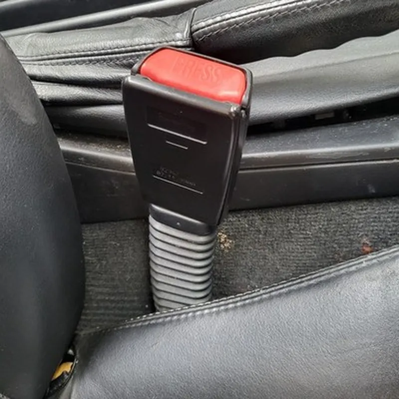 BMW Z3 Roadster Gurtstraffer Gurt Schloss Gurtstrammer  RECHTS Kabel Stecker rot