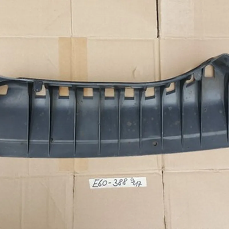 BMW E60 E61 E63 E64 Führung Halter für Stoßstange Träger unten Mitte 7056388