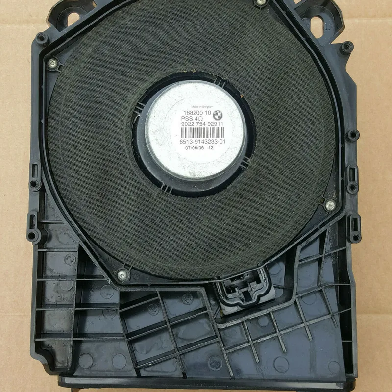 BWW E90 / E91 / E92 / E81 / E87 Lautsprecher Box HiFi Zentralbass LINKS 9143233