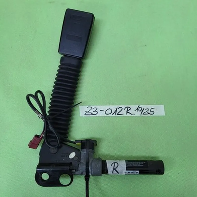 BMW Z3 Roadster Gurtstraffer Gurt Schloss Gurtstrammer VORNE RECHTS + Stecker