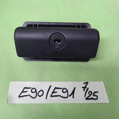 BMW E90 E91 E92 Handschuhfach Griff