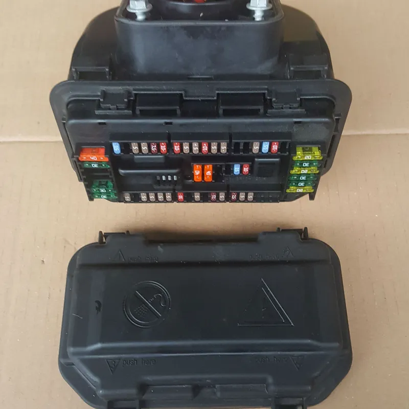 BMW F30 F31 F34 Deckel Sicherungskasten 9224872 mit Sicherungen