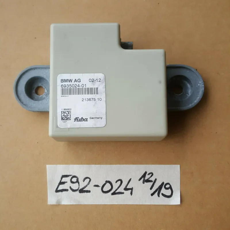 BMW E90 E91 E92  Antennenverstärker Audio Verstärker GSM-Notfall-Antenne 6935024