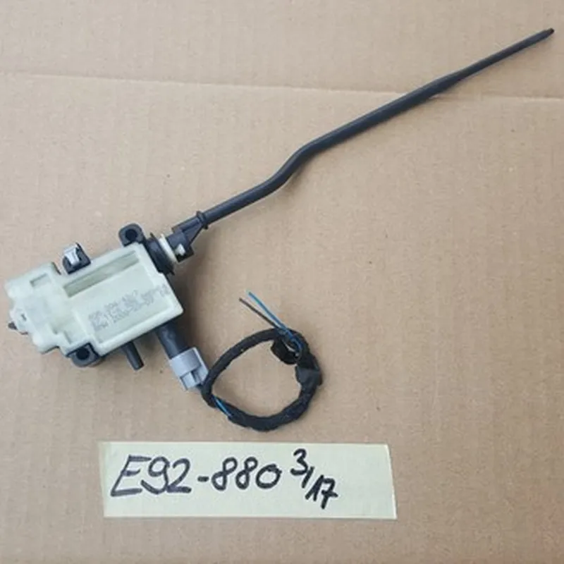 BMW E90 E91 E92 E93 ZV Stellantrieb Tank Deckel  Einfüllklappe 6985880