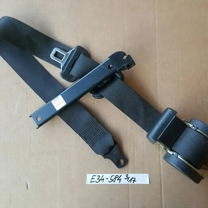 BMW E34 Gurt Sicherheitsgurt Gurtversteller vorne rechts 8126584