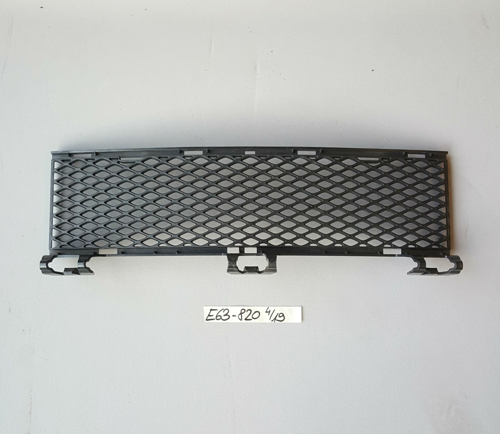 BMW 6er E63 E64 Gitter Stoßstange Verkleidung VORNE Mitte 7008820