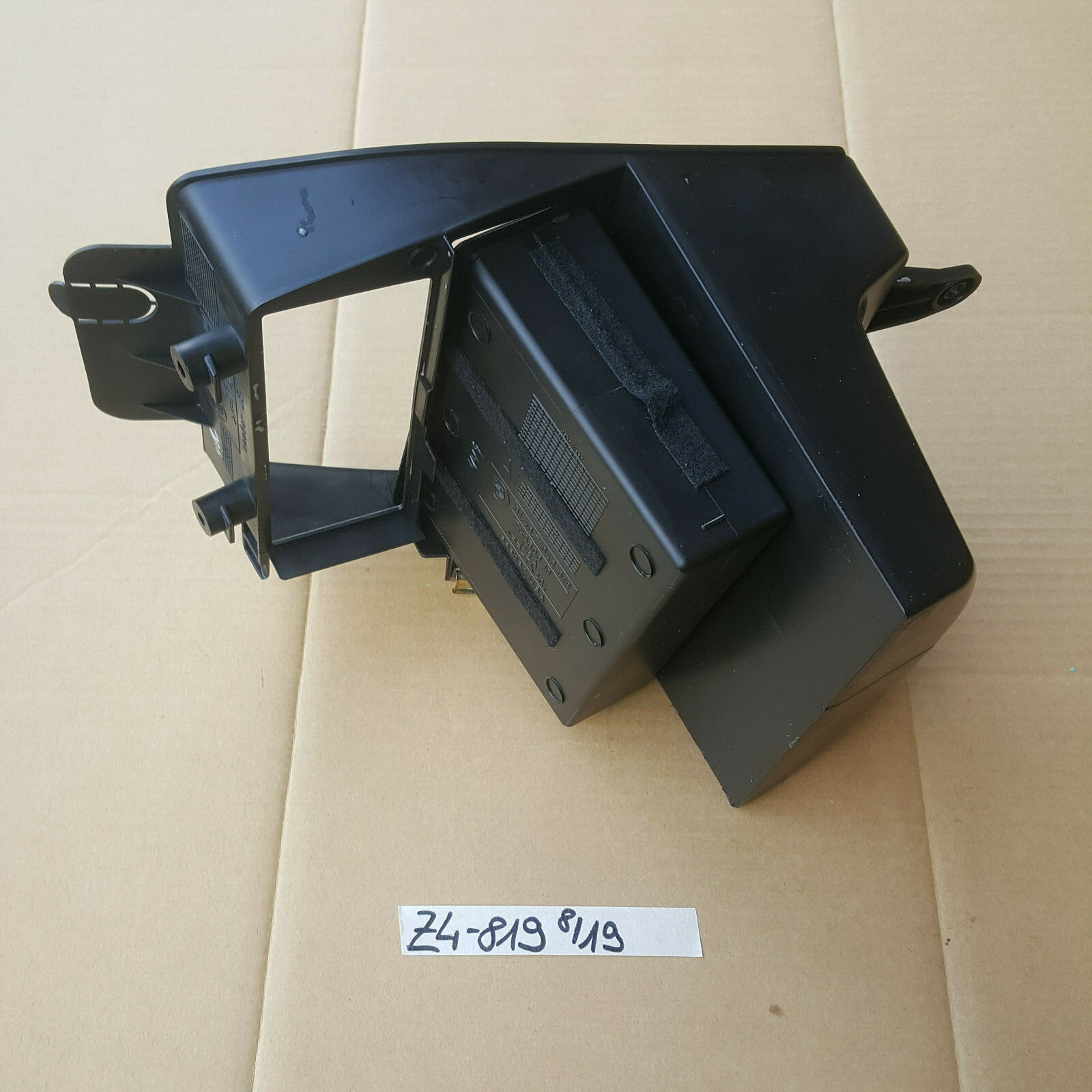 BMW Z4 E85 Ablage Mittelkonsole Box Rahmen Ablagefach HINTEN 7043819