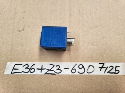 BMW E38 E36 Z3 Multifunktion Relais Schliesser violettblau 8364690