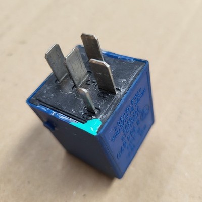 BMW E38 E36 Z3 Multifunktion Relais Schliesser violettblau 8364690