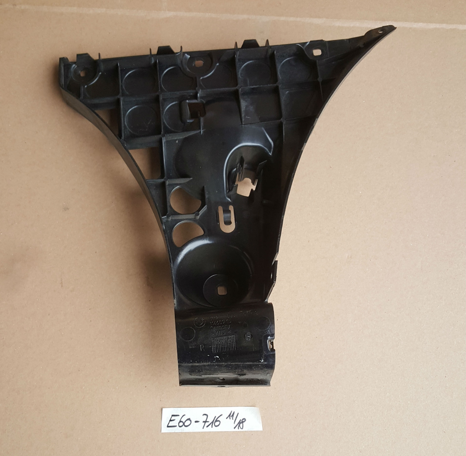 BMW E60 Aufnahme Heckschürze Führung Halter Stoßstange  HINTEN RECHTS 7033716