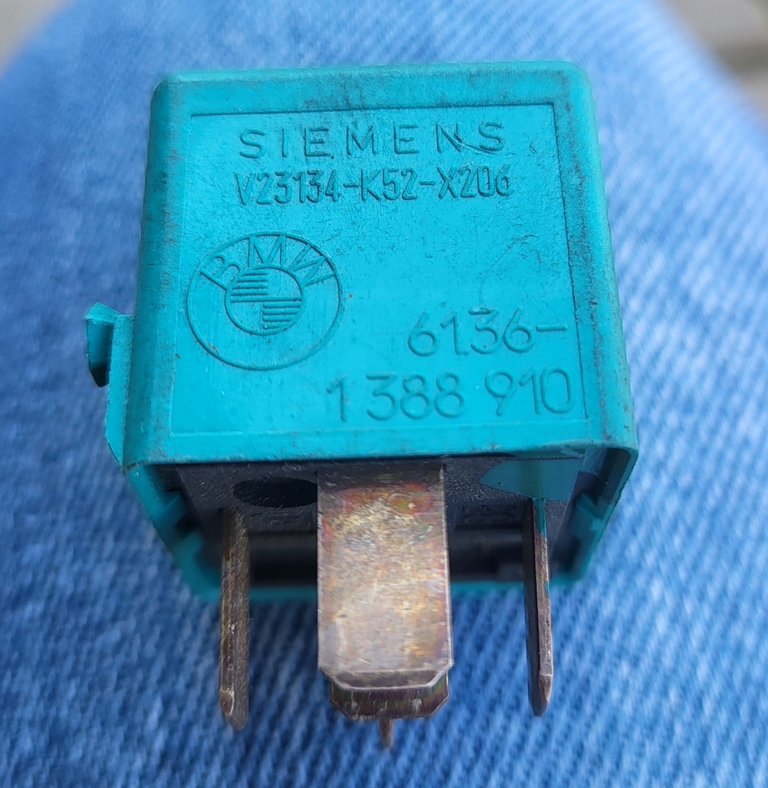 Relais  BMW E24  E31  E32  E38  E34  E36  E39 Z3 Schliesser türkis blau 1388910