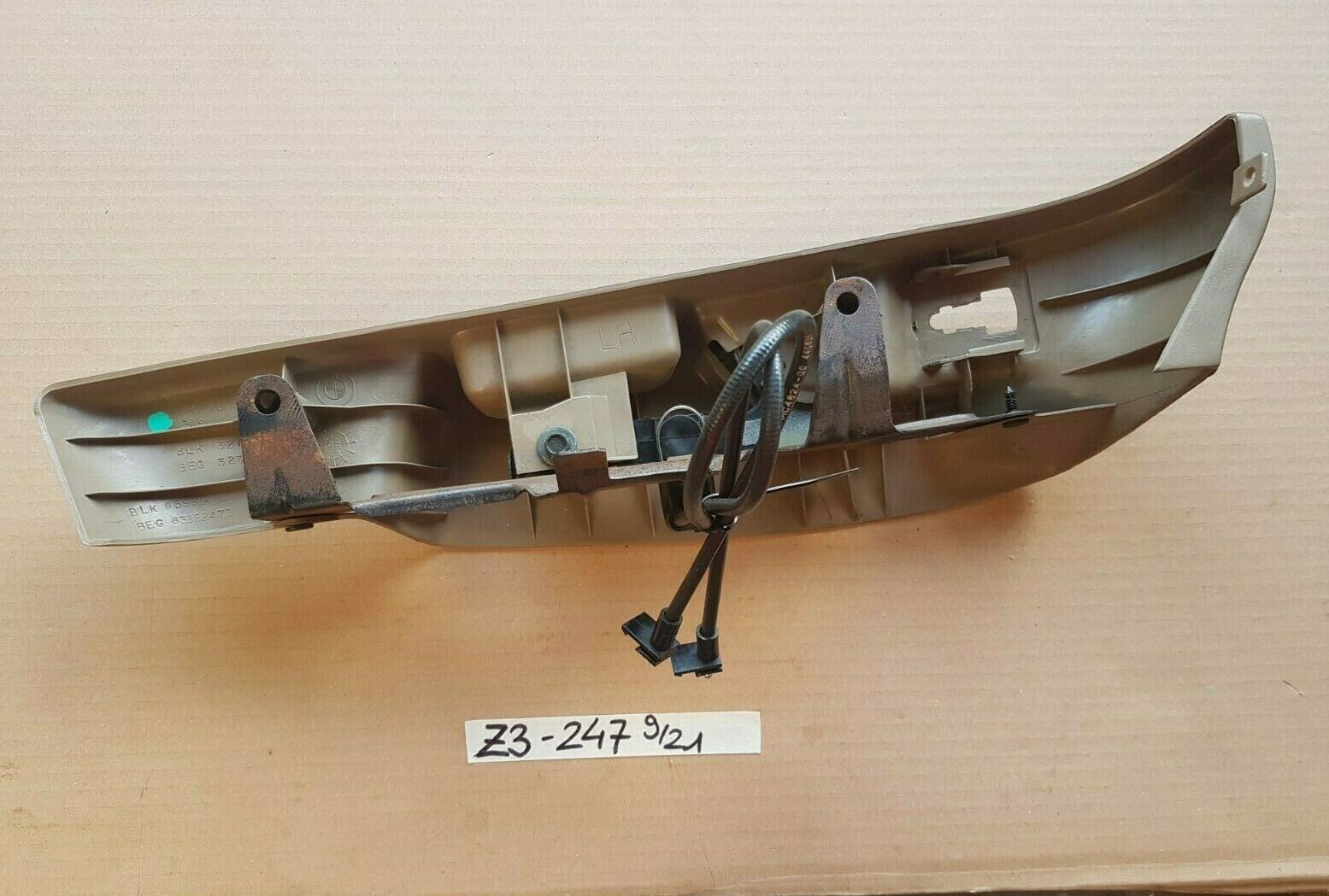 BMW Z3 Roadster Coupe Sitz Blende Verkleidung Abdeckung LINKS beige 8398247 