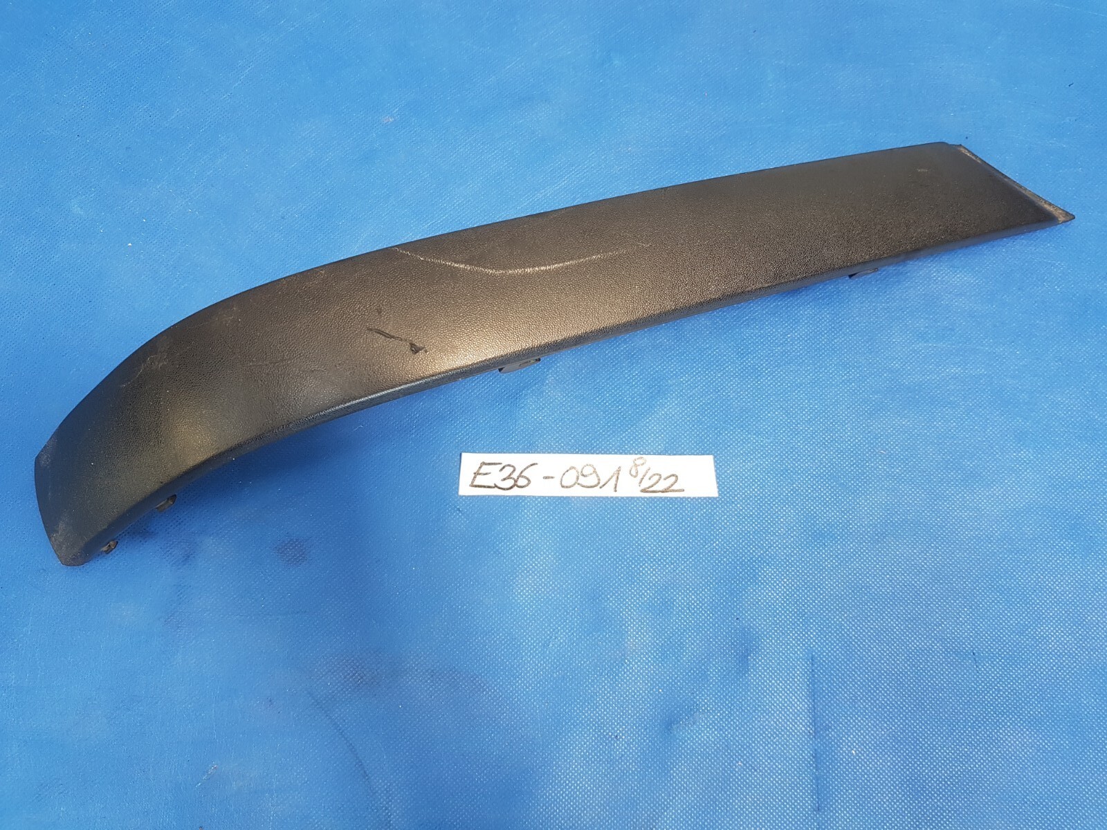 BMW E36 Compact  Zier Leiste Stoßstange Stossleiste Hinten links 8146091