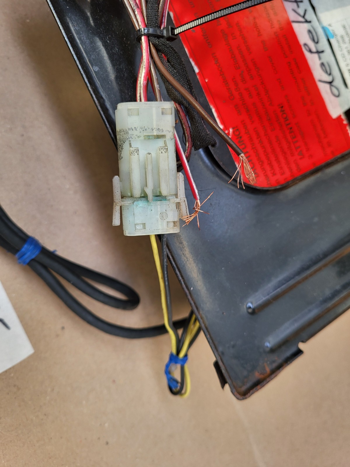 BMW Z3 Roadster Coupe CD Wechsler 8360284 + 6 Fach Magazin Changer DEFEKT