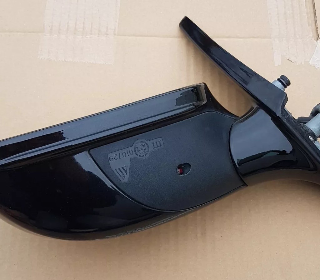 BMW Z4 E85 E86 Seiten Außen Spiegel Blende Abdeckung Verkleidung Unten LINKS  