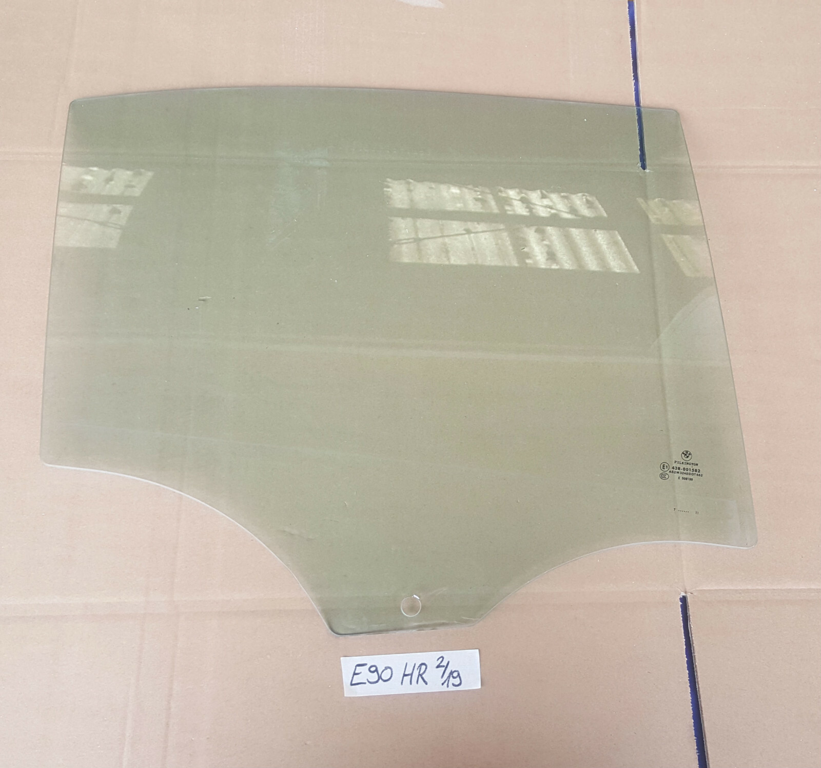 BMW E90  Seiten Scheibe  HINTEN RECHTS Bei Fahrer Seite Fenster Glas ABHOLUNG