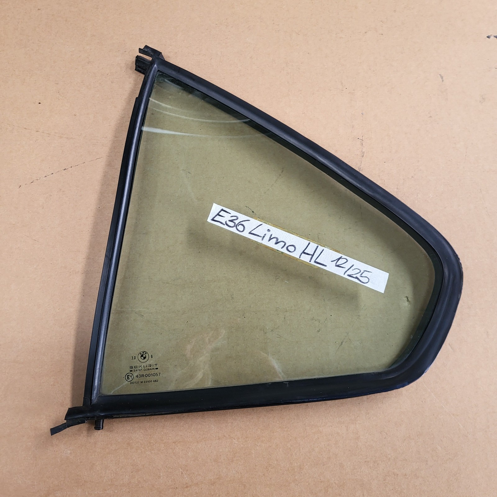 BMW E36 Limousine Seiten Scheibe Tür Fenster Glas HINTEN LINKS Fahrer Seite