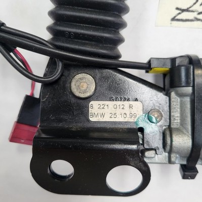 BMW Z3 Roadster Gurtstraffer Gurt Schloss Gurtstrammer  RECHTS Kabel Stecker rot