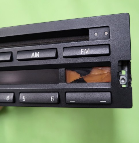BMW E30 E36 Z3 Roadster  E34 E32 E31 CD Radio  Business 6900603  kleine Macke!