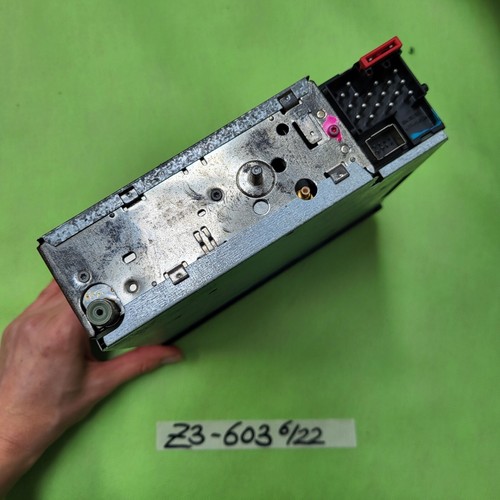 BMW E30 E36 Z3 Roadster  E34 E32 E31 CD Radio  Business 6900603  kleine Macke!