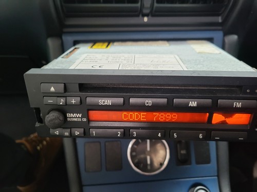 BMW E30 E36 Z3 Roadster  E34 E32 E31 CD Radio  Business 6900603  kleine Macke!