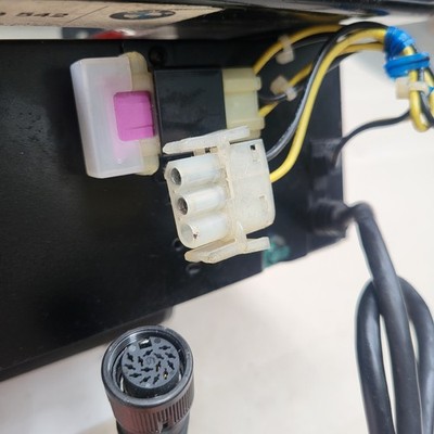 BMW Z3 Roadster Coupe CD Wechsler 8360284 + 6 Fach Magazin Changer + Halter